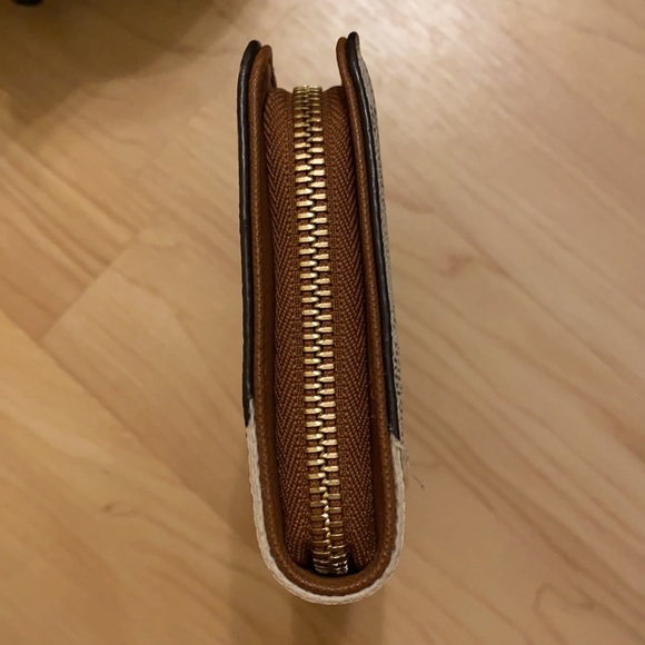 Michael Kors Wallet - Picture 3 of 6